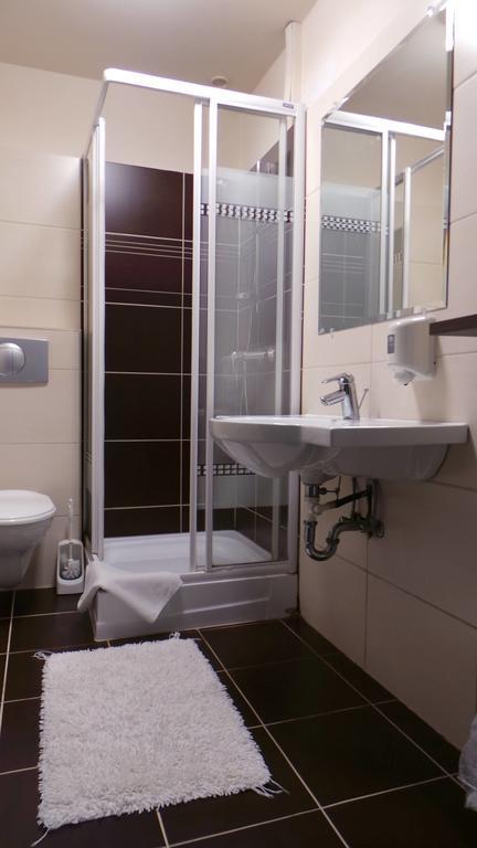 Komárom Tulipan Panzio Bed & Breakfast エクステリア 写真